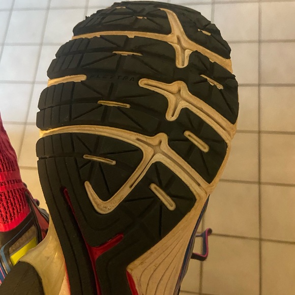 Brooks running shoes - size 10.5 - Picture 6 of 6